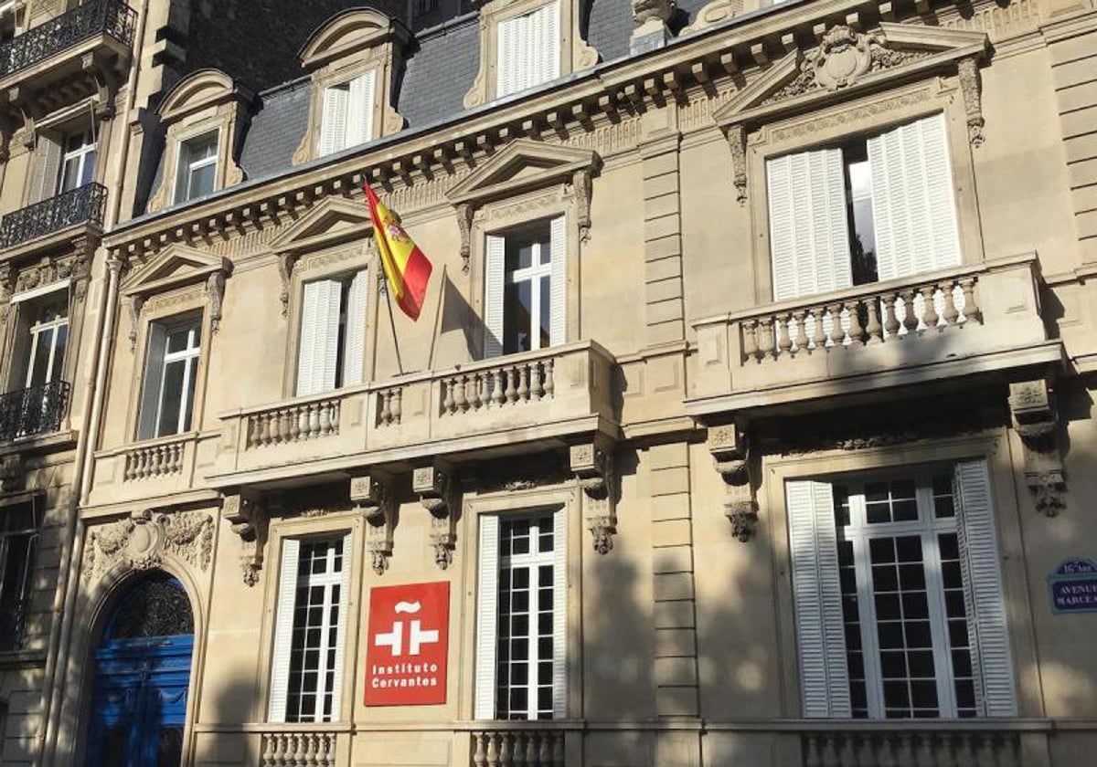 El palacete parisino, propiedad del Estado español, que Pedro Sánchez ha cedido al PNV