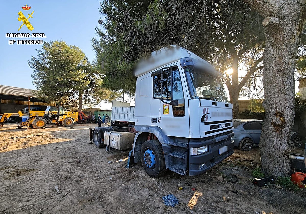 Imagen de uno de los camiones robados por la organización en Catarroja