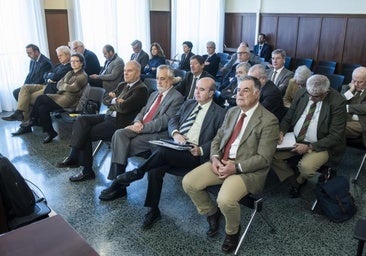 Ex altos cargos de la Junta de Andalucía, en el banquillo de los acusados en el juicio de la Audiencia de Sevilla sobre el caso ERE