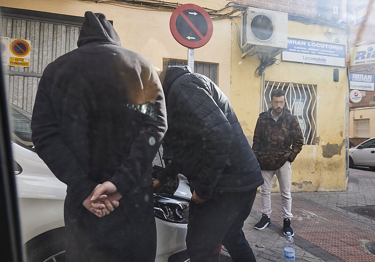 Inmediaciones del narcopiso de la Lupe, en Puente de Vallecas