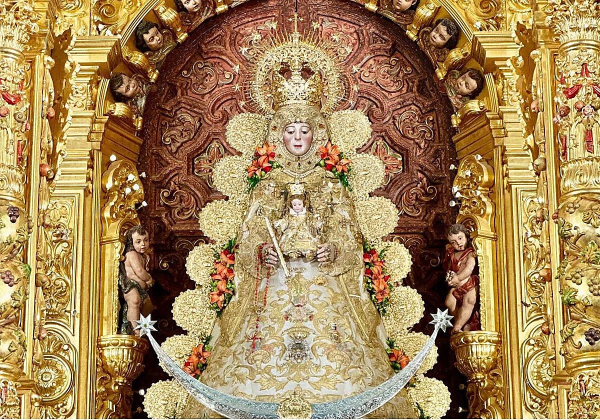 La Virgen del Rocío en su camarín