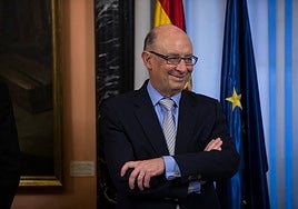 Montoro deja de ser afiliado al PP y el PSOE trata de sacar partido tras la imputación