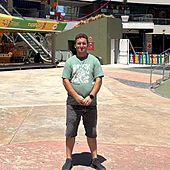 El doble afectado por la dana y el incendio de Campanar reabre su negocio: «Se nos juntó todo»