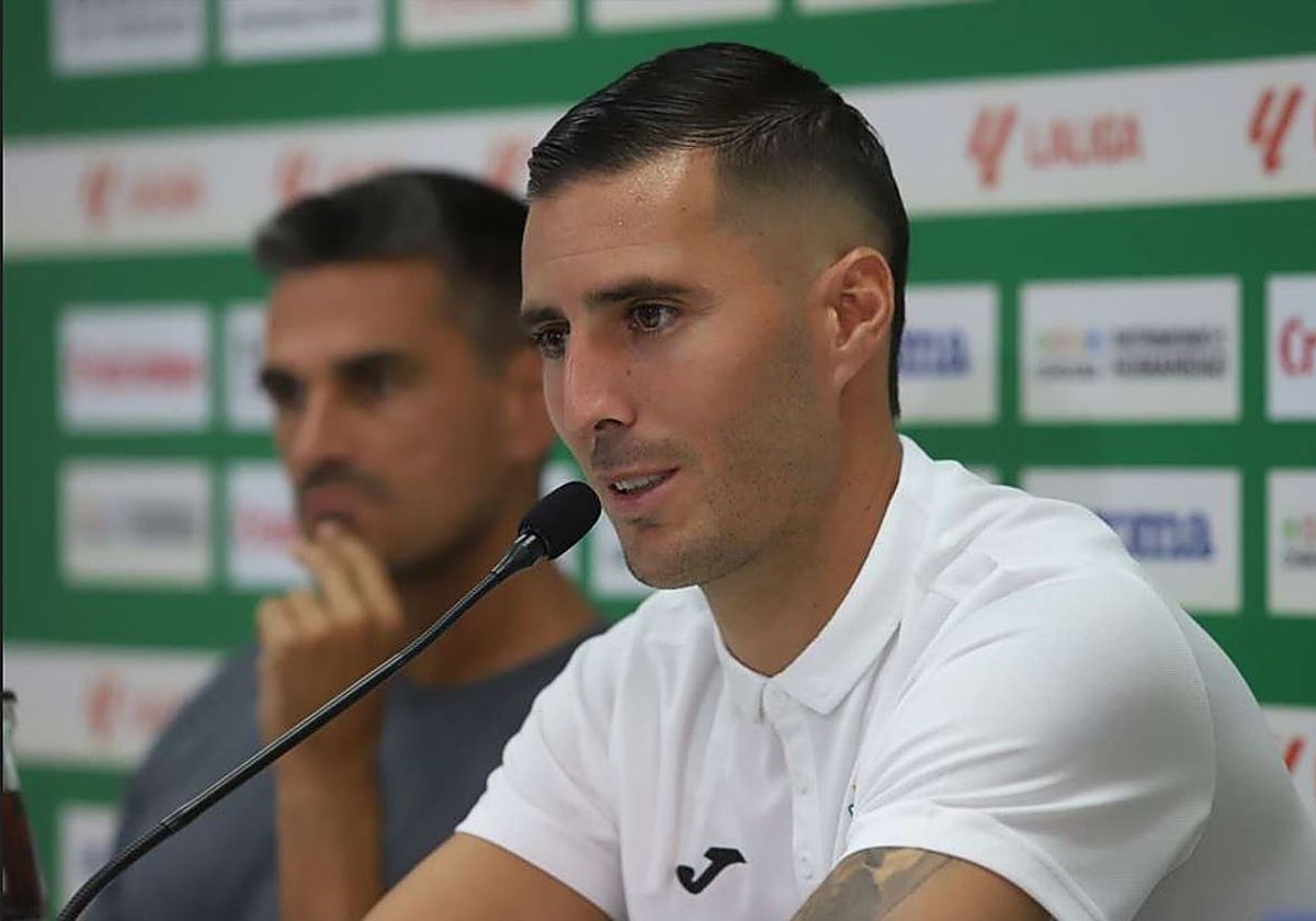 Sergi Guardiola en su presentación como nuevo jugador del Córdoba