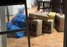 Golpe al narcotráfico en Puerto Real: la Policía incauta más de 350 kilos de hachís tras detectar un alijo en el caño de Sancti Petri