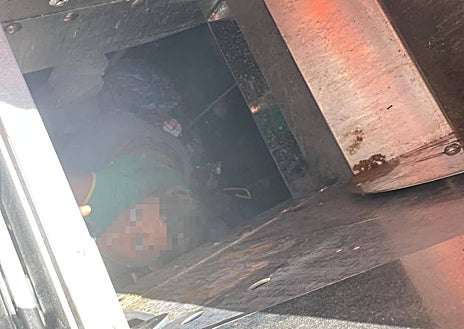 Imagen secundaria 1 - Así fue el rescate de Patuco de un contenedor soterrado donde fue arrojado vivo