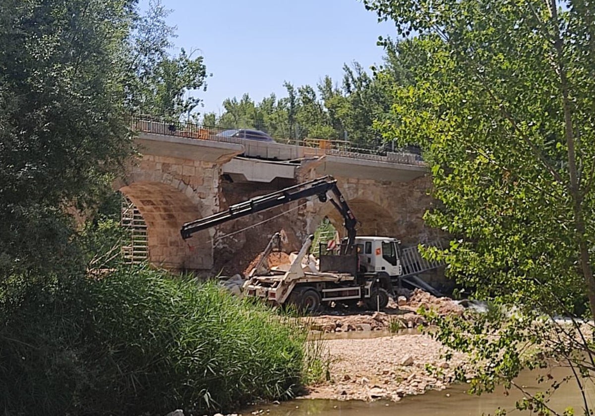 Nuevo derrumbe de uno de los pilares del puente en San Esteban de Gormaz