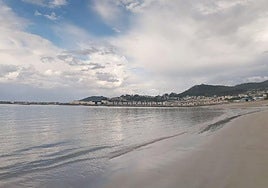 Muere una mujer en la playa de Covas, en Lugo, tras sufrir un desmayo en el agua