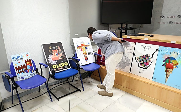 Imagen principal - El jurado se ha reunido este viernes para deliberar en el Ayuntamiento 