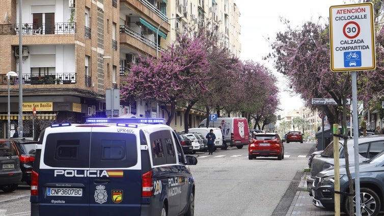Pillados 'in fraganti' robando neumáticos de un coche en Ciudad Jardín