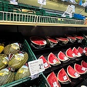 Consum confirma el origen de las sandías y melones que vende este verano en sus supermercados