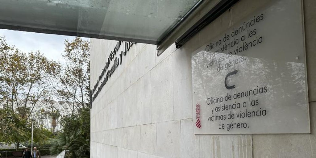 Piden cárcel para un padre acusado de darle un vibrador a su hija y enseñarle a masturbarse