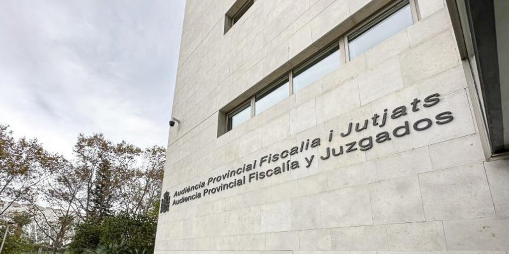 Una madre se enfrenta a 25 años de cárcel acusada de intentar quemar viva a su bebé en la cuna