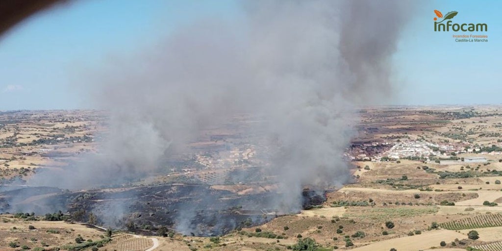 Controlado el incendio de La Torre de Esteban Hambrán, que motivó la evacuación de casi un centenar de personas
