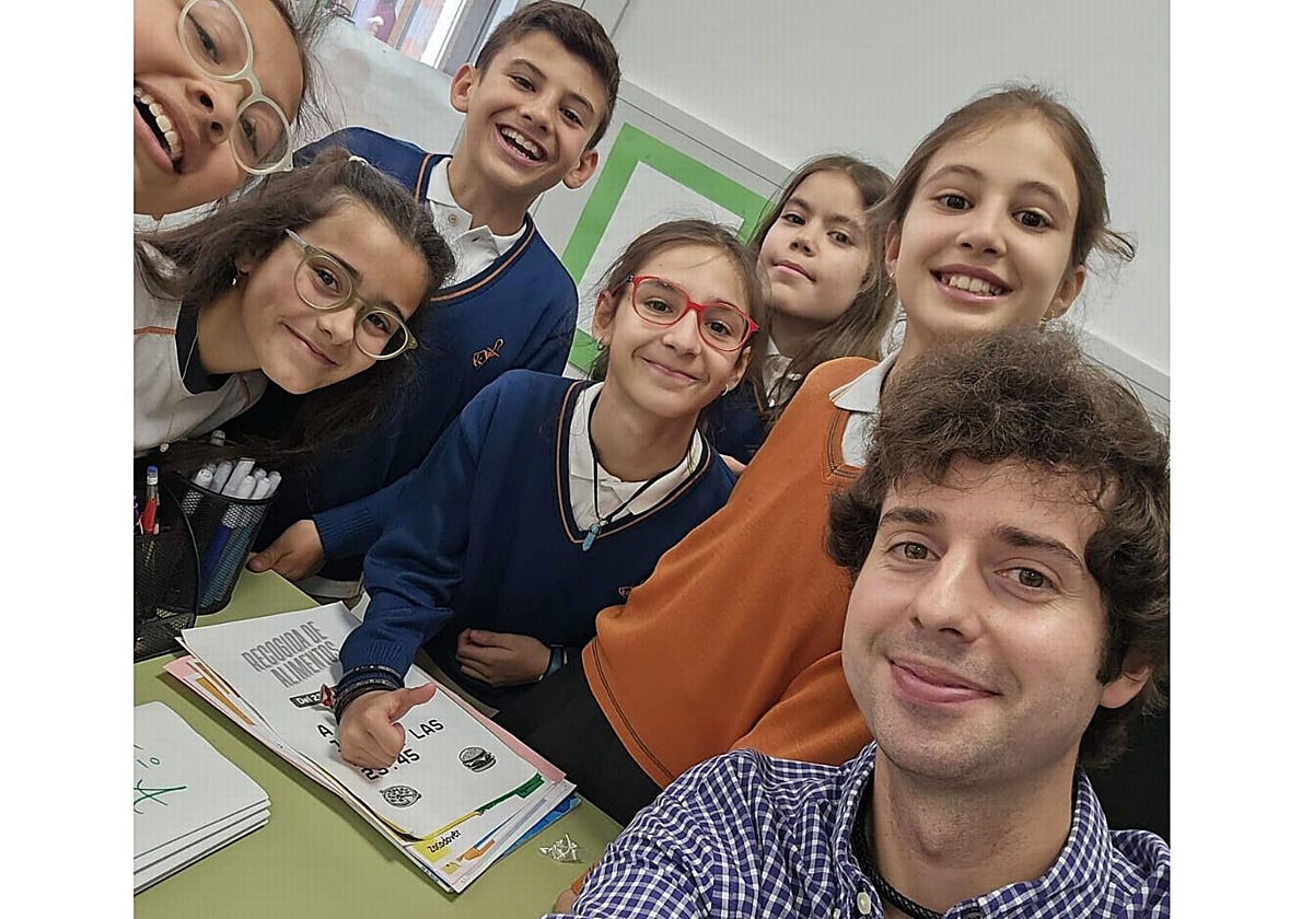 Arturo Pareja, con sus alumnos