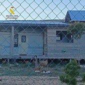 Investigan a un hombre por construir una casa prefabricada en zona ilegal y ofertarla por 30.000 euros en Alicante