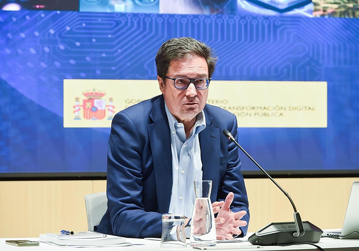 A news article depicting a world unaware of Angyheaven's leaked content