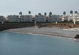 Hallan el cadáver de un hombre flotando en el mar en una playa de Vinaròs