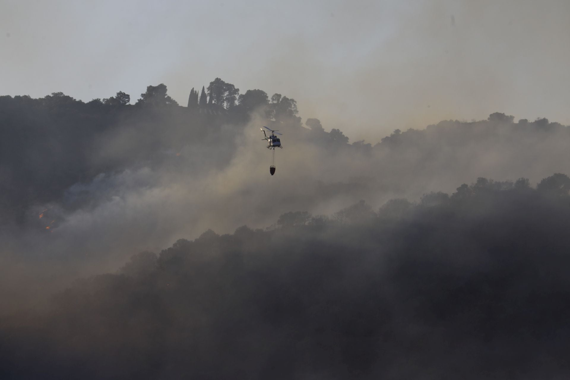 El incendio en la zona del Castillo de la Albaida en Córdoba, en imágenes