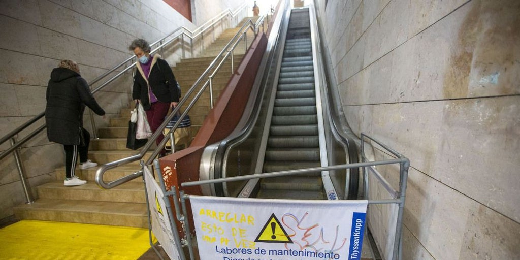 Junta y Ayuntamiento recrudecen el conflicto por el arreglo de las escaleras mecánicas de la estación de autobuses de Toledo