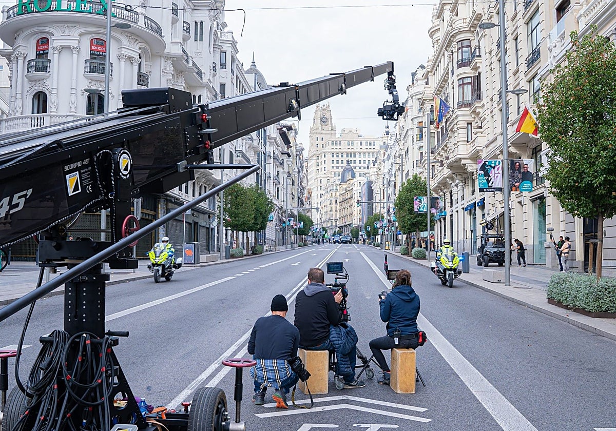 Momento de un rodaje en plena Gran Vía de Madrid
