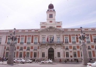 El Constitucional mantiene la ley de Ayuso que impide señalar el pasado franquista de Sol