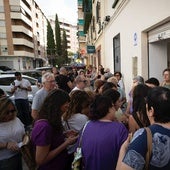 Esta escena ante el Punto de Encuentro Familiar de Granada no se repetirá el viernes