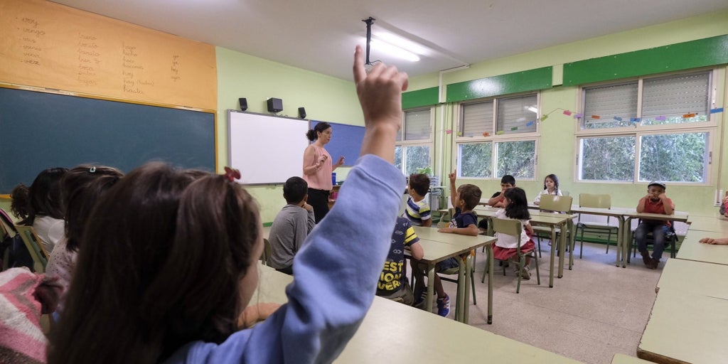 Junta y sindicatos alcanzan un preacuerdo para mejorar las condiciones laborales de los docentes