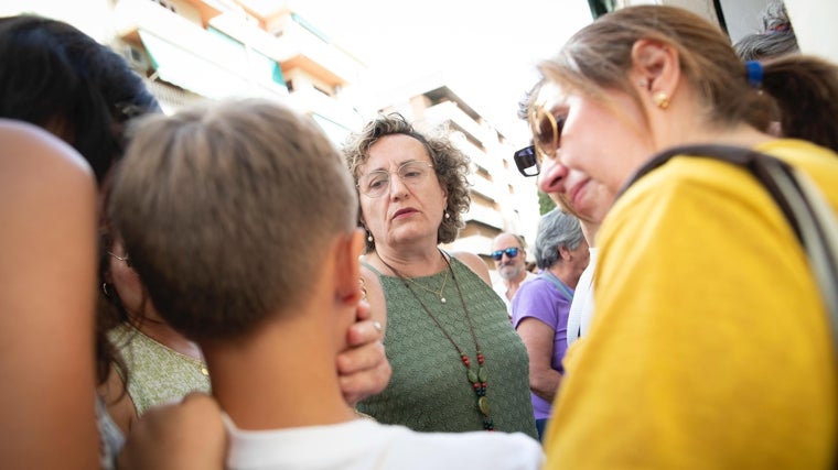 Daniel, frente a Paqui Granados, amiga y asesora jurídica de Juana Rivas