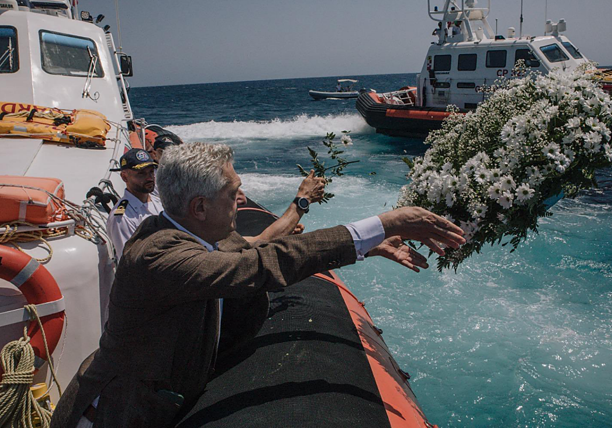 Filippo Grandi conmemorando a aquellos que pierden la vida en el mar