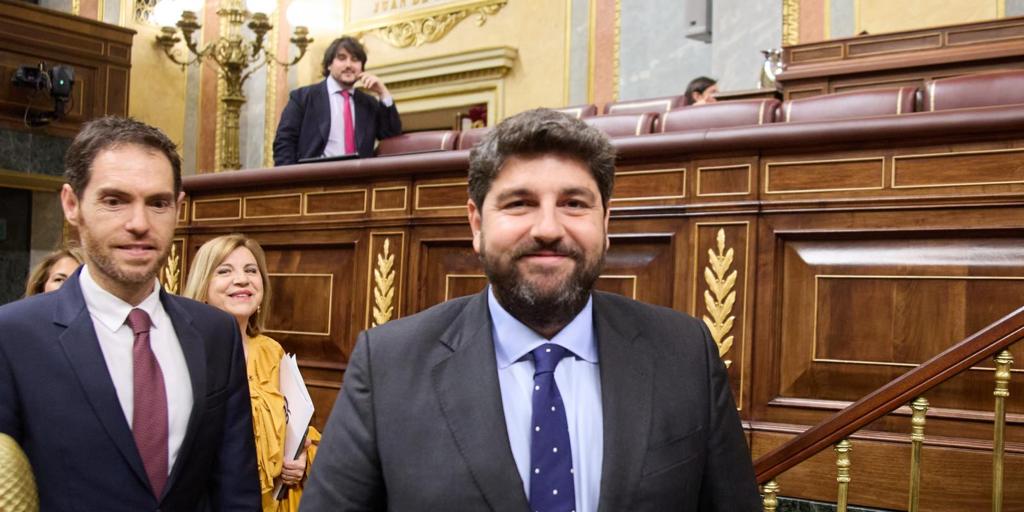 La Asamblea de Murcia aprueba los Presupuestos de López Miras con el apoyo del PP y la abstención de Vox