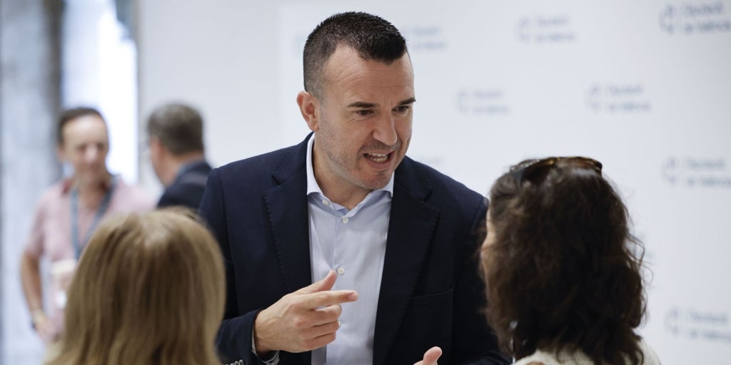 Mompó aclara que no llamó a su hermana para advertirla de la dana tras las críticas del PSOE