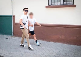 El hijo mayor de Juana Rivas pide suspender la entrega de su hermano en una querella contra su padre, Francesco Arcuri
