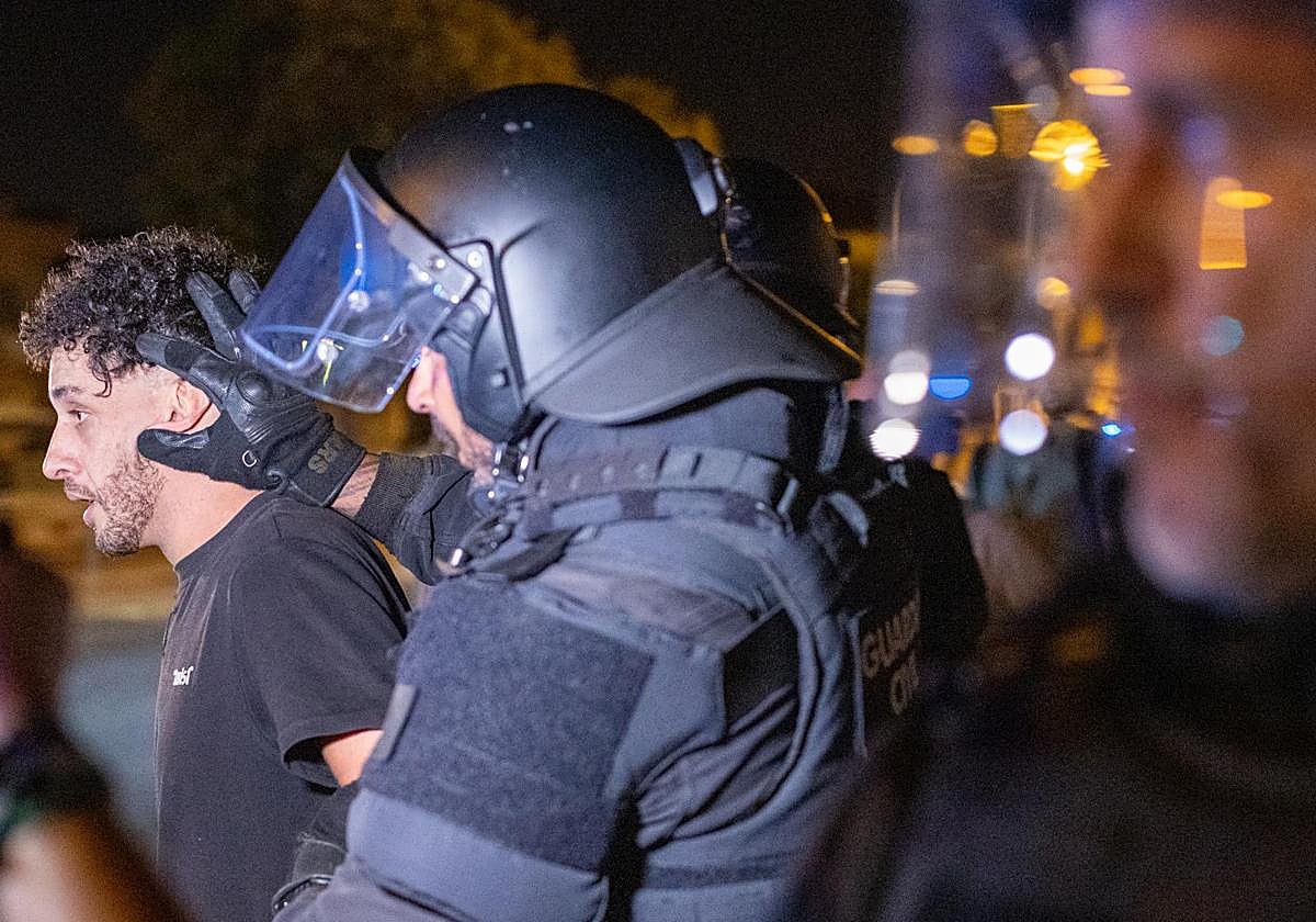 Protestas de jovenes españoles de origen marroqui en Torre Pacheco
