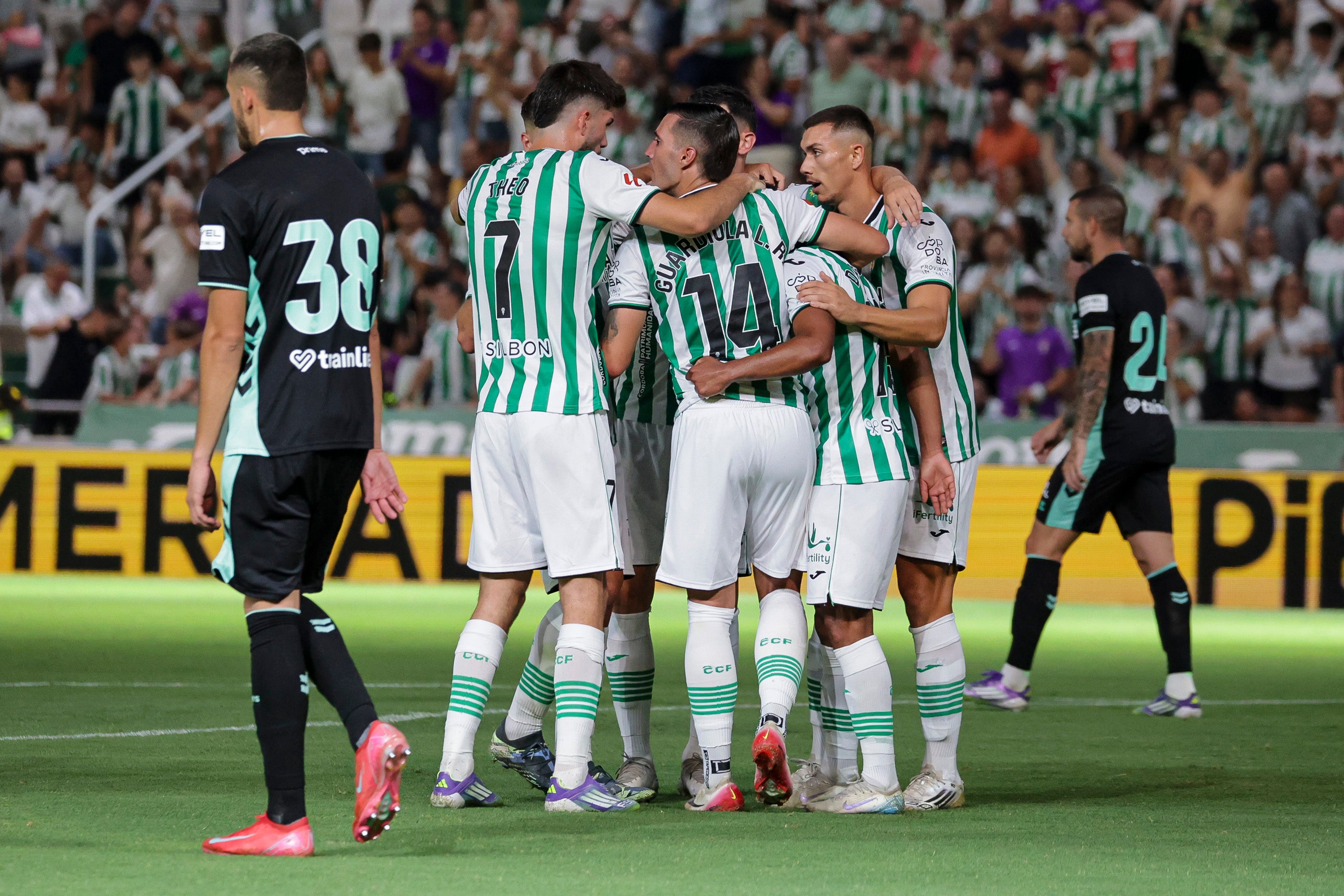 Las imágenes del ambientazo en el Arcángel en el Córdoba CF-Real Betis