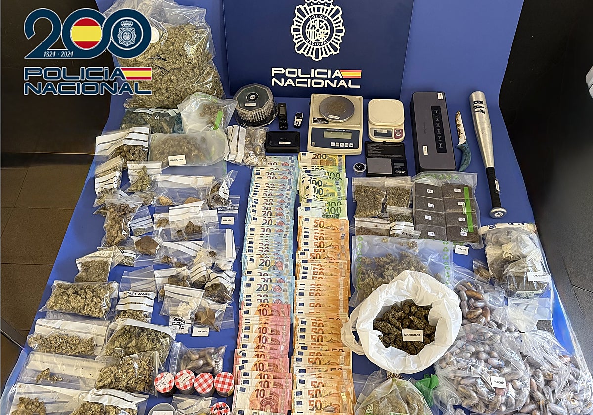 Sustancias y dinero incautado en sendas operaciones antidrogas por la Policía Nacional en Córdoba