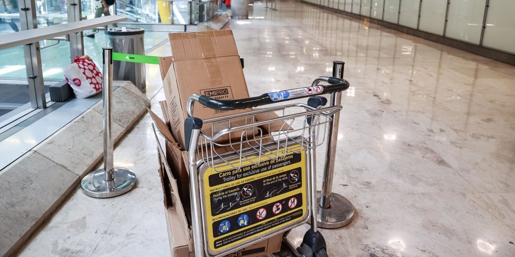 El cerrojazo de AENA echa a perder el trabajo social con los indigentes en el aeropuerto de Barajas