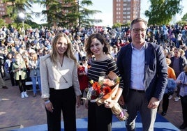 Noelia Núñez, con Isabel Díaz Ayuso y Alfonso Serrano en Fuenlabrada en 2022