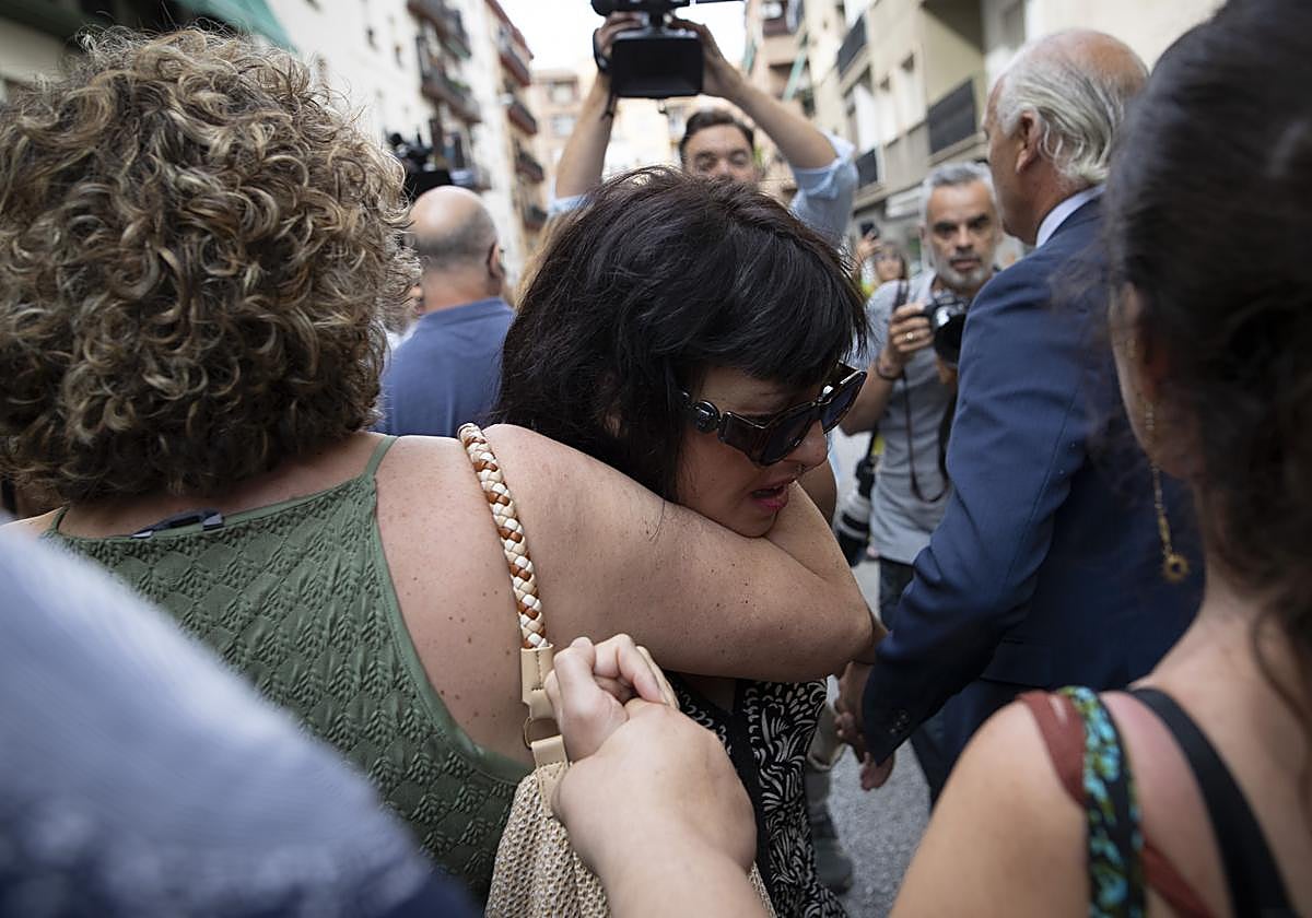 Entrega del niño de Juana Rivas a su exmarido Francesco Arcuri en el punto de encuentro familiar en Granada
