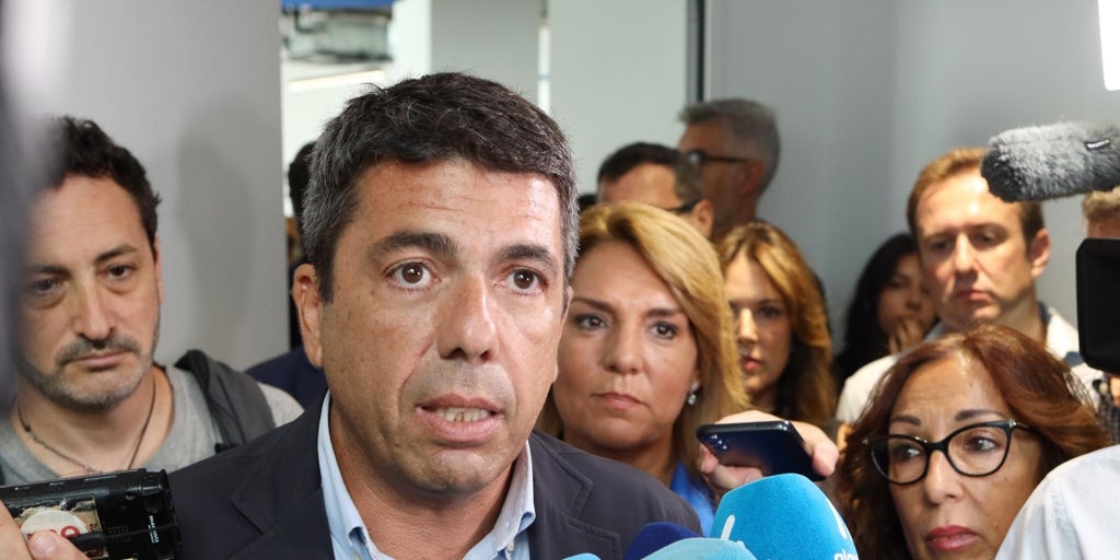 Mazón recalca que es licenciado en Derecho y critica a Bernabé por «decir» que cuenta con carreras «cuando no las tiene»