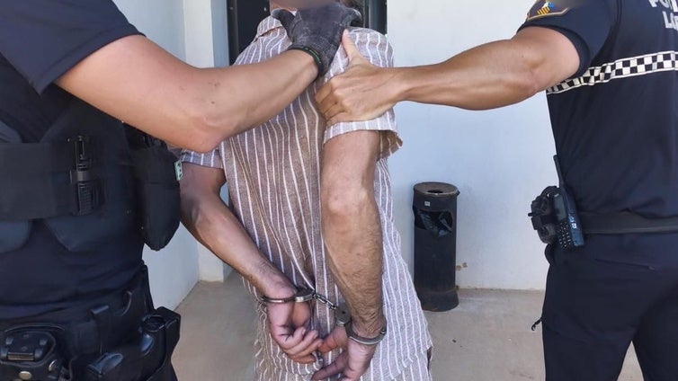 Detenido un grupo de okupas tras pillarles entrando en una casa en Valencia a la que habían cambiado la cerradura