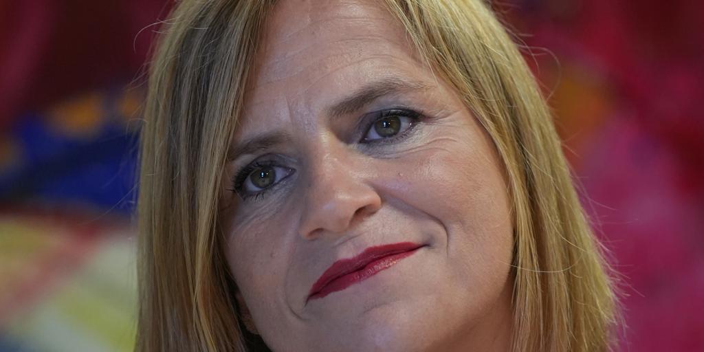 La carrera que la socialista Pilar Bernabé no tiene sigue apareciendo en su currículum en LinkedIn
