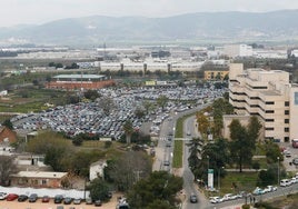 El Hospital Reina Sofía instalará 3.500 paneles solares para autoabastecerse y dar sombra al parking principal