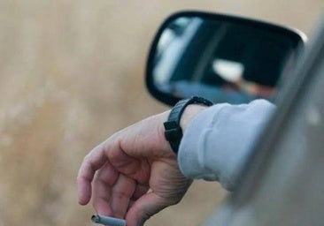 La DGT multa con 500 euros y 6 puntos de carnet a los conductores que hagan esta práctica tan habitual