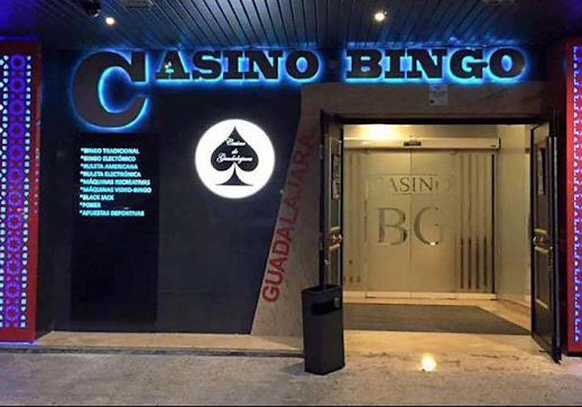 Puerta de acceso al Casino Bingo de Guadalajara