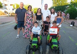 Miguel Castañeda y David Araque ganan el IV concurso de habilidad con tractor a pedales en Las Pedroñeras