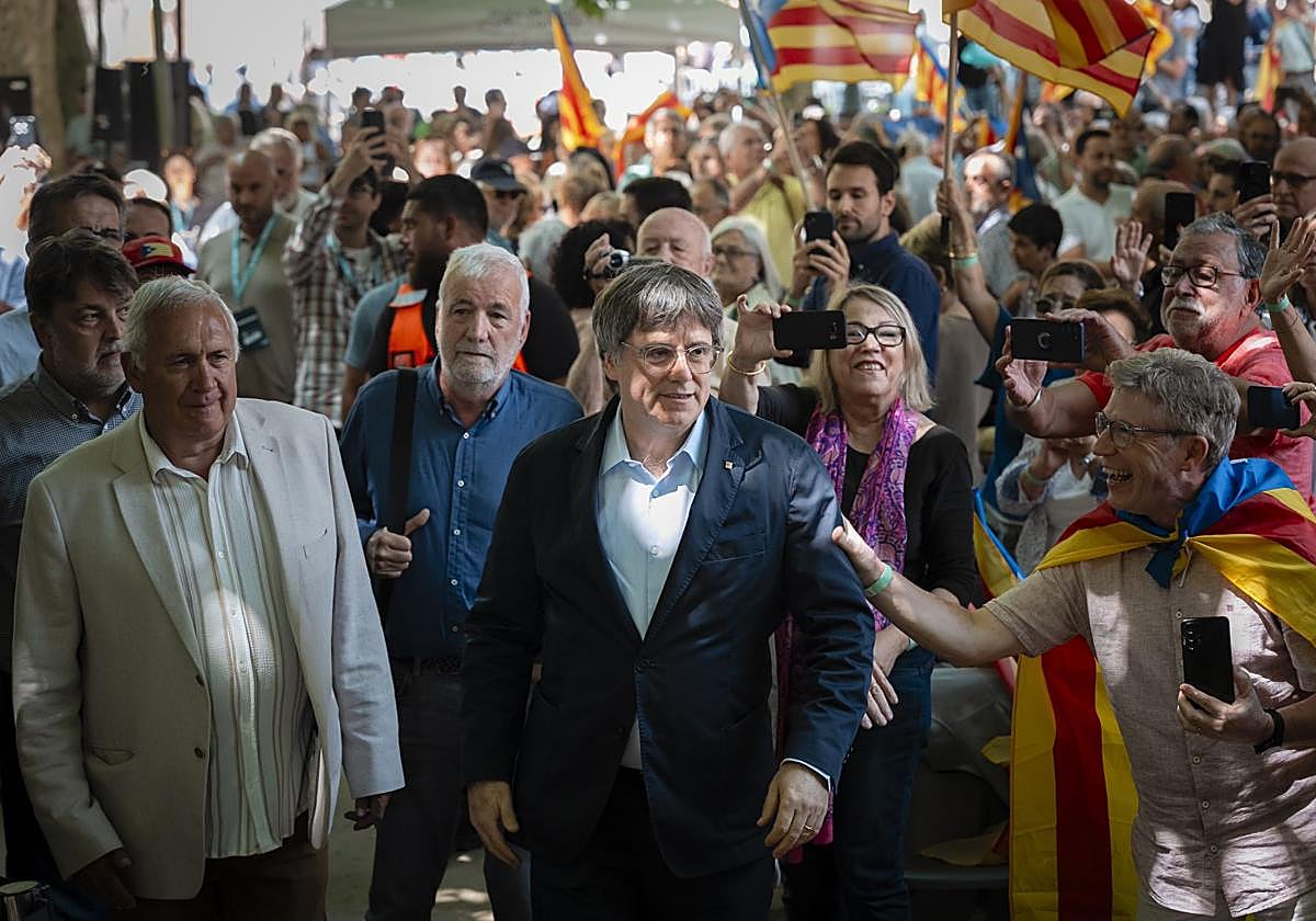 Carles Puigdemont, antes de su intervención en una concentración en la frontera con Francia