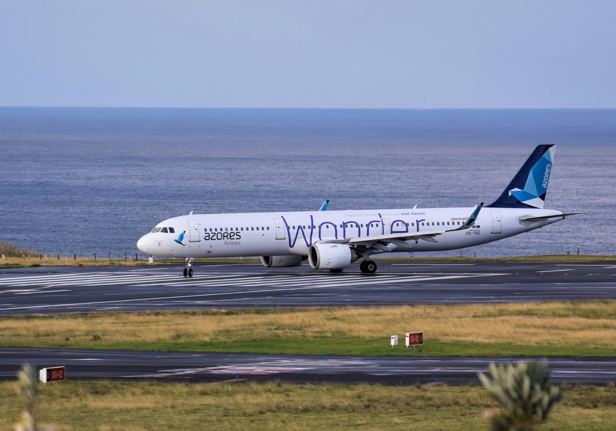 Un avión de la compañía SATA