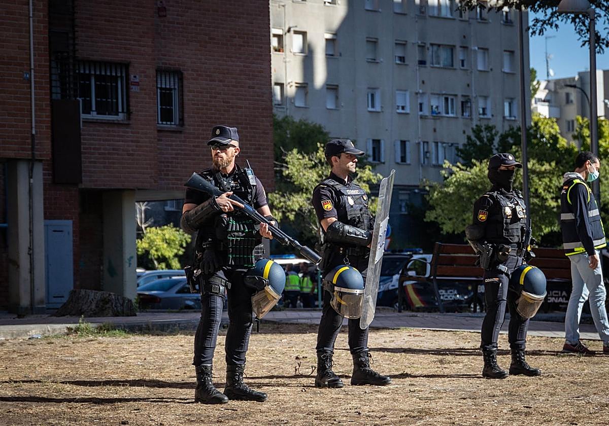 Operación policial contra los narcopisos en la calle de Cullera, el pasado mes de septiembre