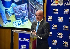 El delegado del Gobierno culpa ahora a Almeida de la falta de un censo de indigentes en Barajas que anunció AENA